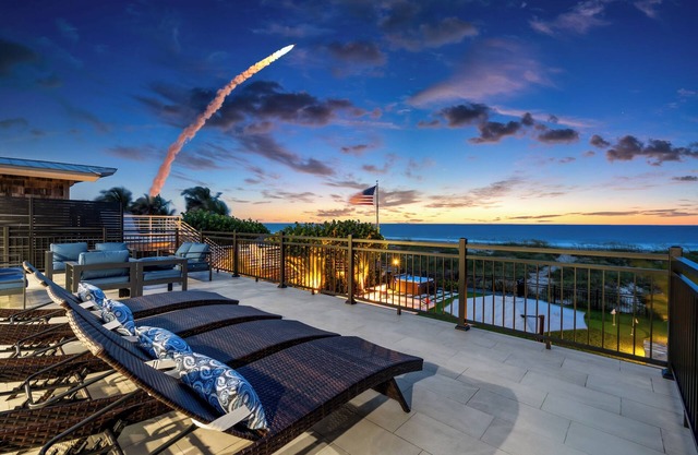 Oceanfront 6bed with game room, hot tub and fire pit