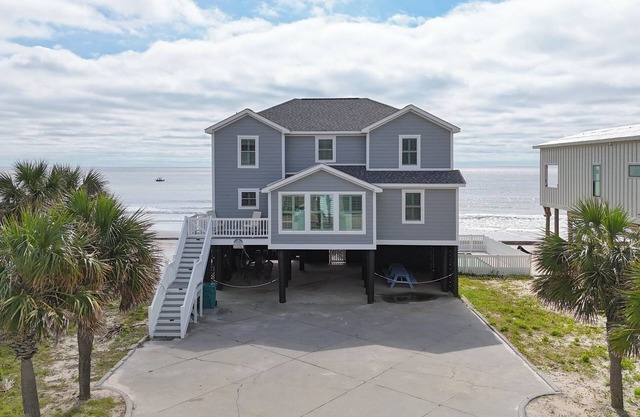 Oceanfront 7 BR Beach House with Private Pool! - Seas The Day