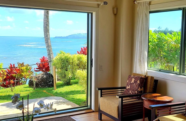 Oceanfront Air Conditioned Condo ~ Walk to Beach ~ Amazing Views