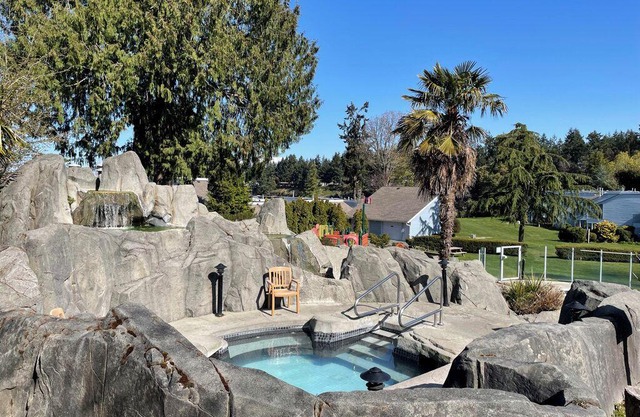 Oceanfront, All New Reno, 2 King Bedrooms, 2 Bath, Pool&Hot tub, AC