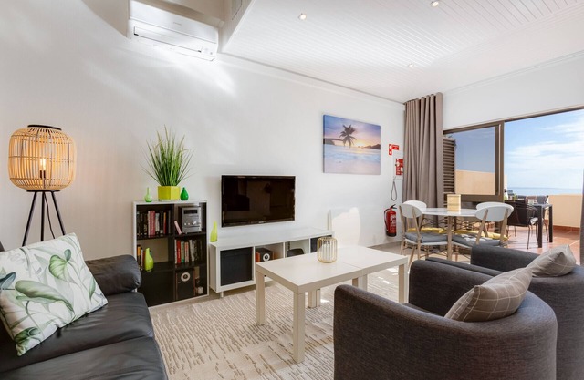 Oceanfront apart with stunning views over Dona Ana beach