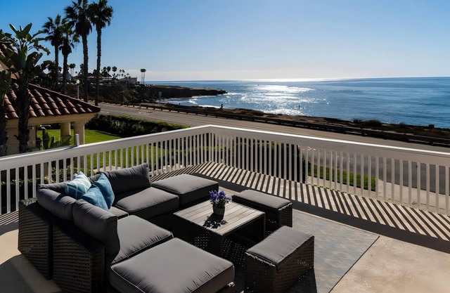 Oceanfront Balcony Deck + Private Backyard + Prime Location | Sunset Cliffs