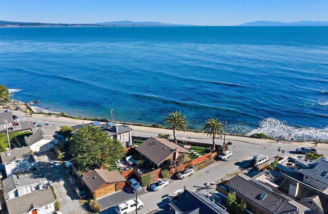 Oceanfront Beach Bungalow am Pleasure Point Surfing Beach!