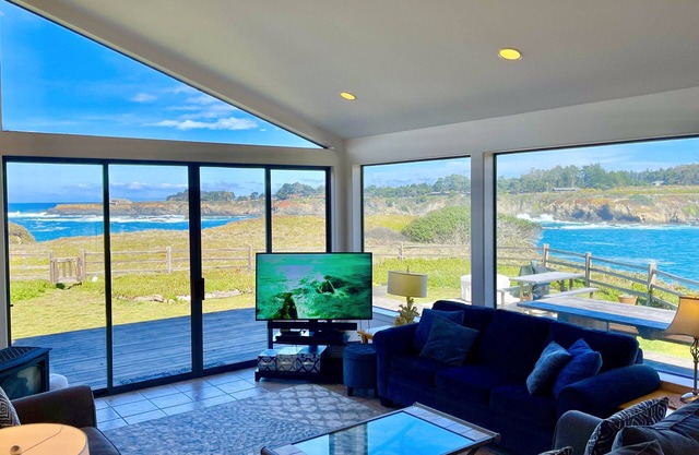 OCEANFRONT. Blick auf den STRAND und die Küste, großes Haus, viele Fenster, Annehmlichkeiten