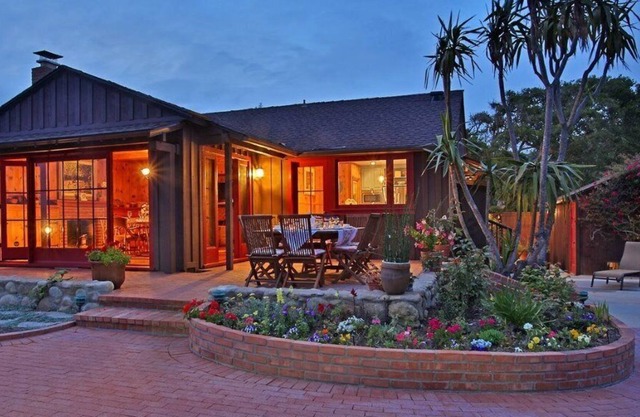 OCEANFRONT BEACH HOUSE