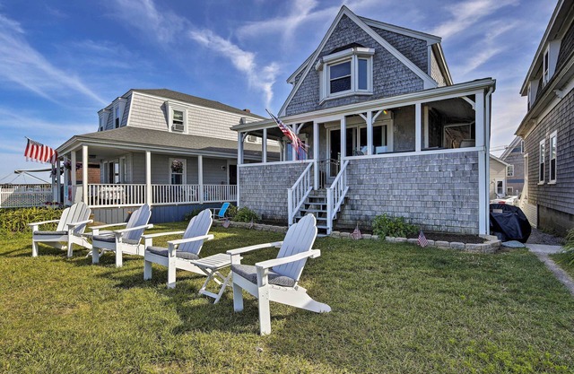NEU! Oceanfront Marshfield Home mit Veranda und Grill!