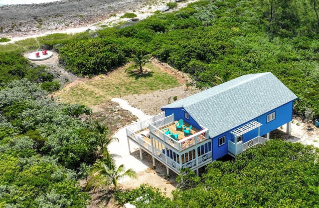 Oceanfront Cobalt Cottage- rooftop deck, generator, slide, & daybed swing!