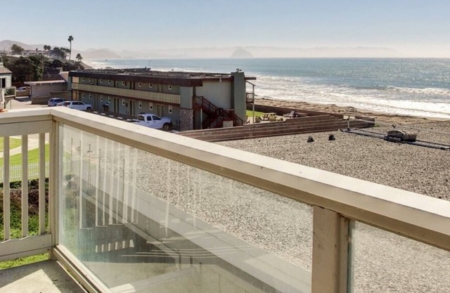 Cayucos Beachfront Condo mit herrlichem Blick auf das Wasser!