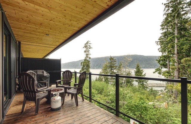 Oceanfront Condo Style Cottage