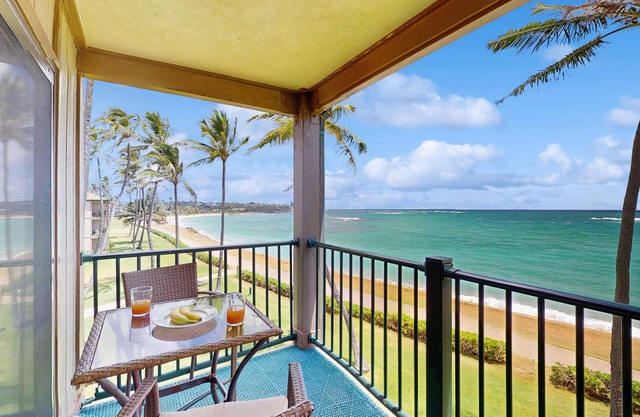 Oceanfront condo with pool, hot tub, sauna, tennis, BBQ, putting green, & lanai