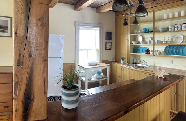 Oceanfront Cottage - 1 minute from Peggy's Cove