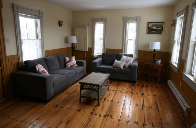 Oceanfront Cottage - 1 minute from Peggy's Cove