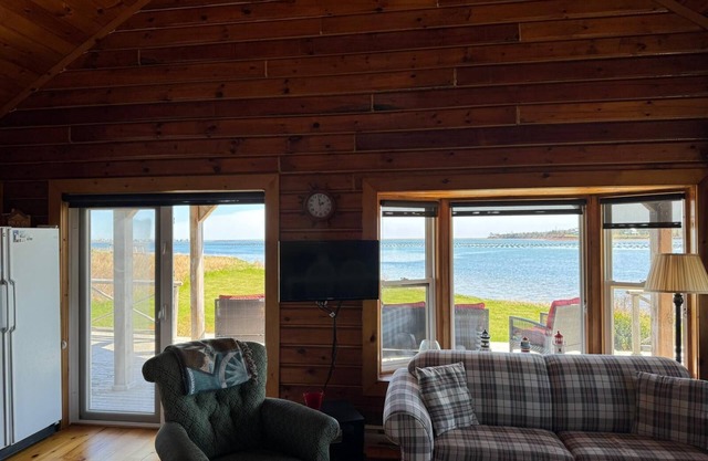 Oceanfront Cottage | Pet-Friendly | Direct Beach Access | North Rustico Bay!