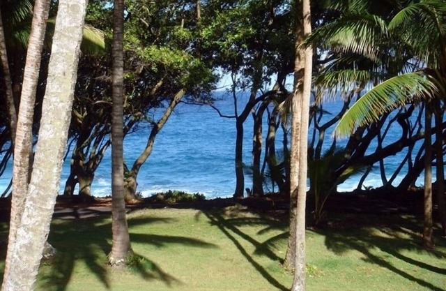 Oceanfront Cottage im malerischen 'Old Hawaii', dem Original Rainbow Dreams Cottage