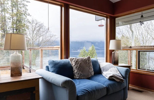 Oceanfront Cottage w/ Rare pvt dock, hot tub, large backyard