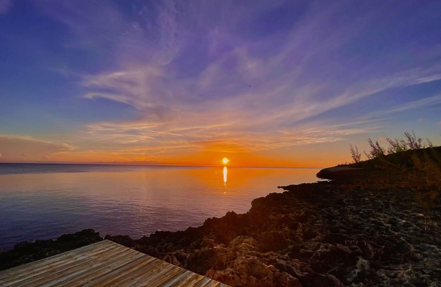 Walk to Ocean, FREE kayak, snorkel gear and SUP, Waterfront Sunset Deck.