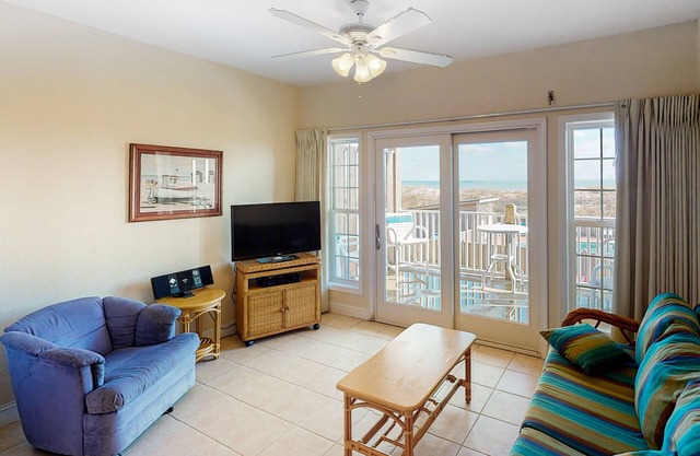 Oceanfront, dog-friendly condo with ocean view, central AC & WiFi