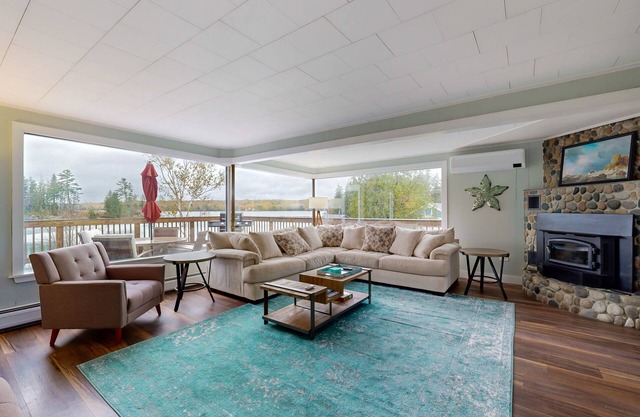 Oceanfront, dog-friendly home with amazing ocean/Mt. Desert Island views