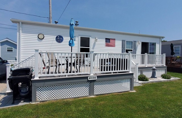 Oceanfront East Matunuck Cottage