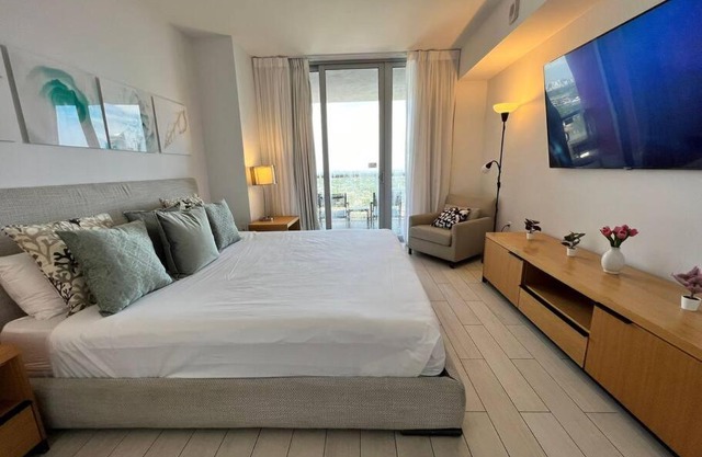 Oceanfront Elegance, Full Kitchen & Miami Beach Charm -A