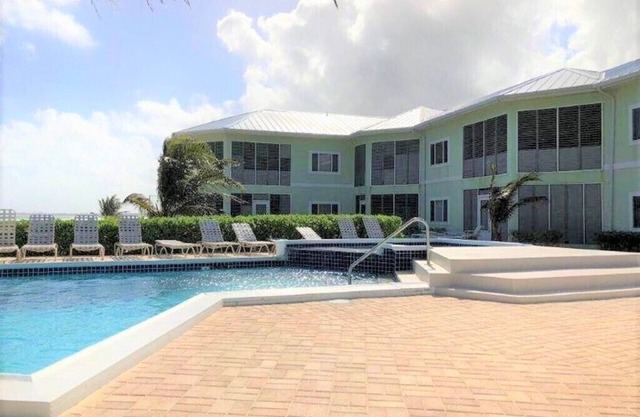 Cayman Breeze - Eine luxuriöse Eigentumswohnung am Strand in Rum Point / Cayman Kai