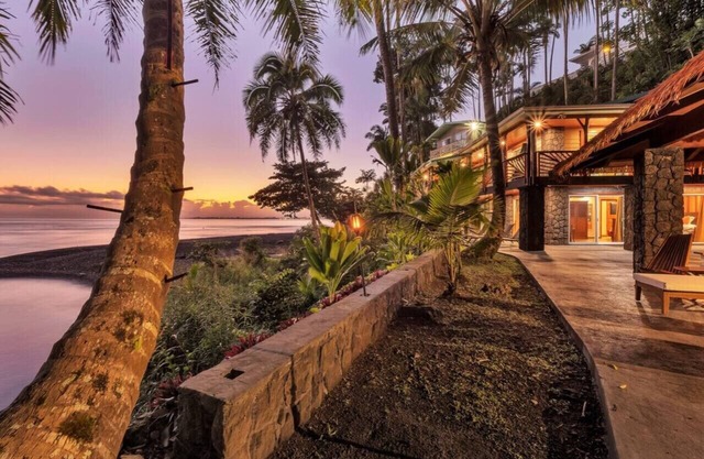 Oceanfront Estate: The Honolii Hale