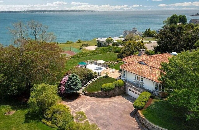 Oceanfront Estate with grand views of beach/ocean for weekly or seasonal rental