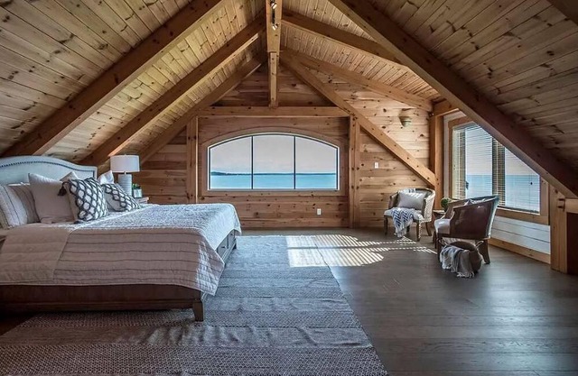 Oceanfront Estate with hot tub and gym