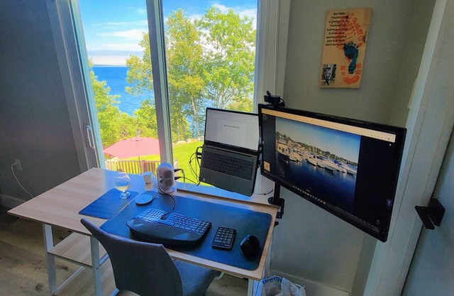Oceanfront Family Cottage - 5mins from Beach, Trails, and Golf
