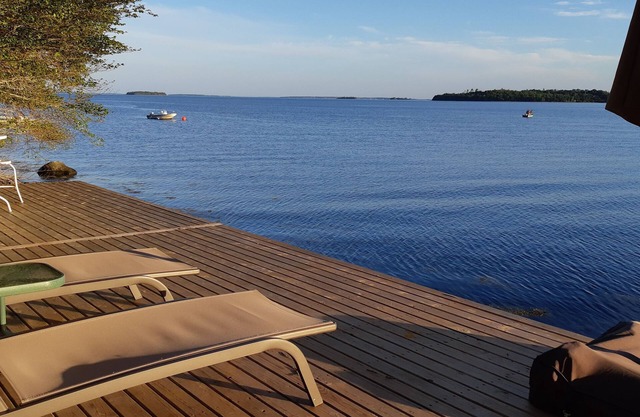 Oceanfront Garden Cottage - Gateway to Attractions & Towns. Private Cove Mooring