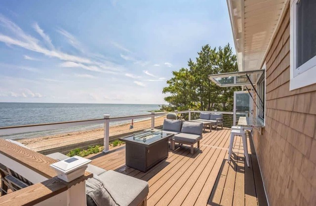 Oceanfront Getaway - Quiet, Firepit + Pvt Beach
