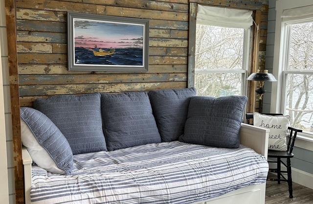 Oceanfront glamping in beautiful bunkie 15 minutes from historic Shelburne NS