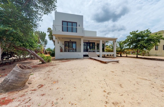 Haus am Meer mit Privatstrand, Kajaks, Dachterrasse, Terrasse und Grill