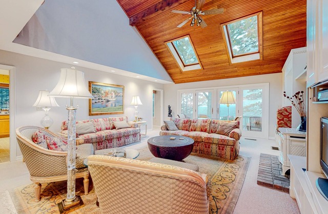 Oceanfront home with amazing water views - central AC & washer/dryer