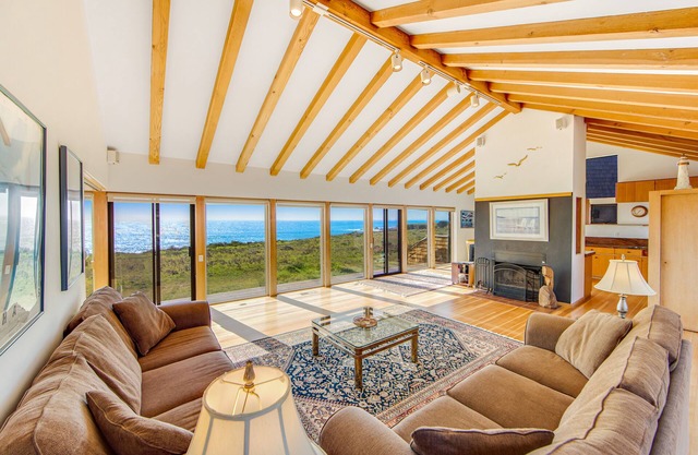 Haus am Meer w / Panoramablick auf das Meer, privaten Whirlpool, Schwimmbad und vieles mehr!