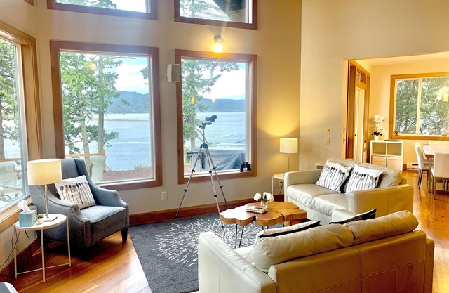 Haus am Meer auf 3 Hektar mit Whirlpool und Privatstrand und Dock