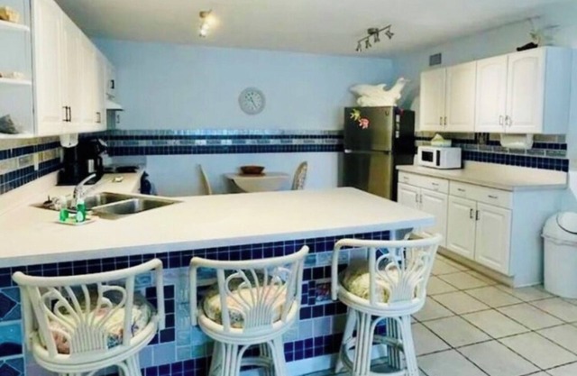 Oceanfront in Cocoa Beach - cute and cozy condo!