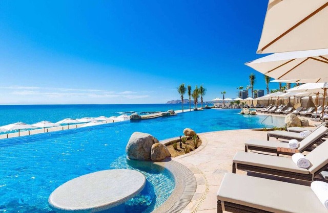 Oceanfront Luxury: Stunning 2-Bedroom Beach Escape