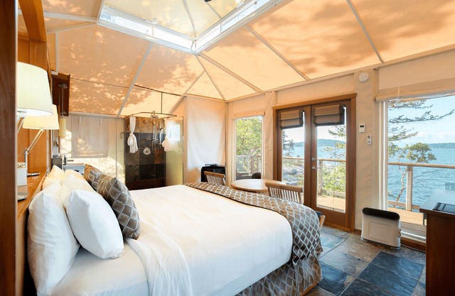 Oceanfront Luxury Tenthouse A