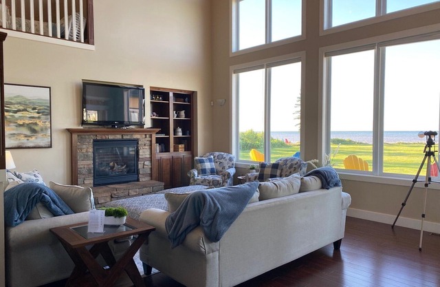 Oceanfront Luxury! Great for the family!