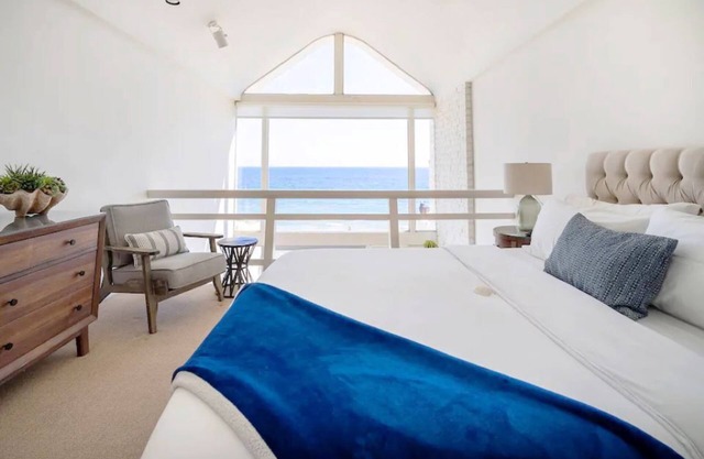 Oceanfront Malibu Townhouse auf der ruhigen Straße