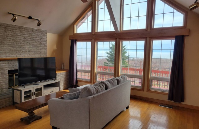 Oceanfront - Million Dollar View with a Hot Tub!