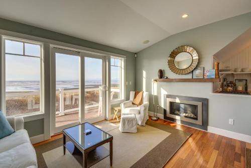 Oceanfront Moclips Retreat with Beach Access and View!