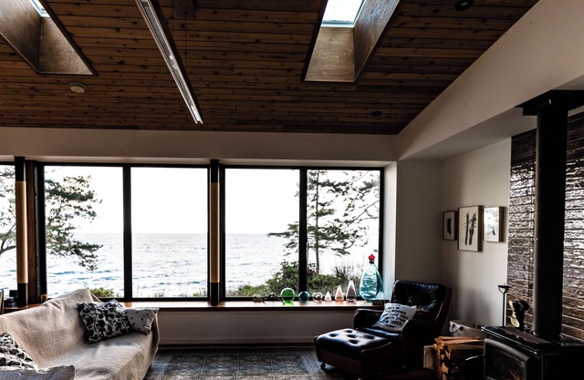 Oceanfront Oasis, beautiful and modern. (NO PETS. 31-60 day rentals only.)