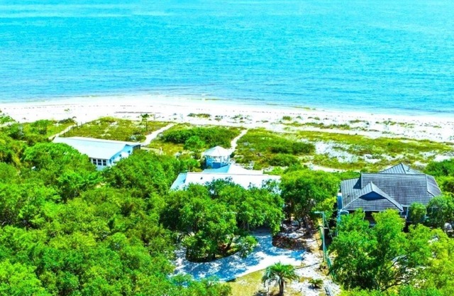 Oceanfront on a Private Beach-Hot Tub-Beautifully Remodeled-Dog Friendly Beach