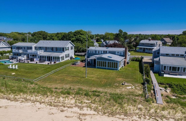 Oceanfront on Sunset Lane - Clean & Spacious NEW LISTING!