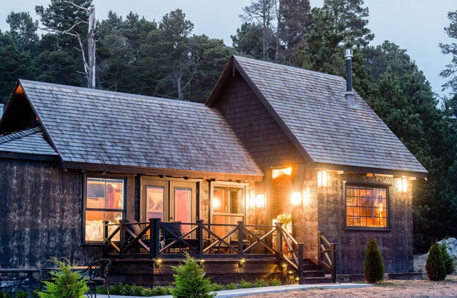 Oceanfront Cottage mit eigenem Deck, Feuerstelle und herrlichem Blick - Minuten in die Stadt!