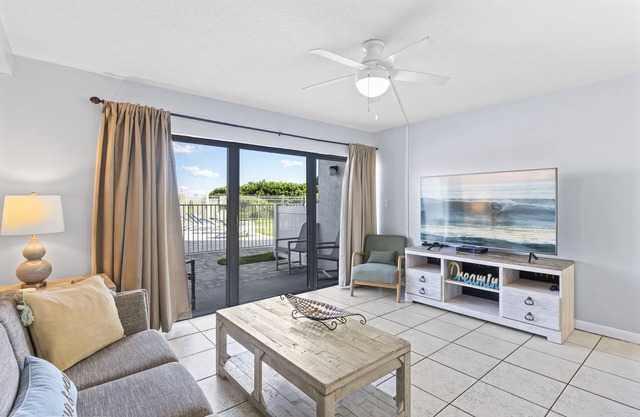 ** Am Strand! Gehen Sie direkt aus der Tür zum Pool, Strand und Pier **