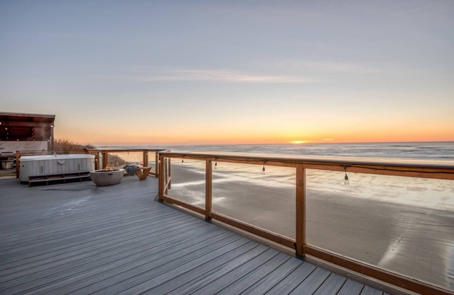South Beach House with amazing 600 sq. ft. deck overlooking the ocean!