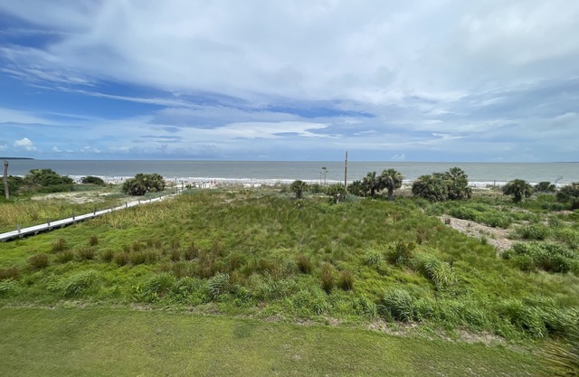 OCEANFRONT! Pool & Land Trans included!